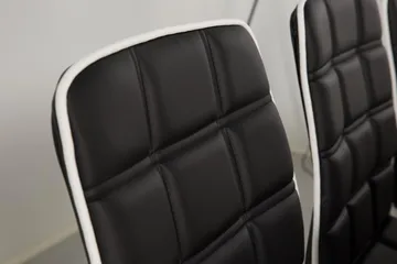 Jasmin Förlängningsbar Matgrupp 180 cm med 6 Frida Stol - Vit/Svart - Products - Möbler - Bord & matgrupp - Matgrupp