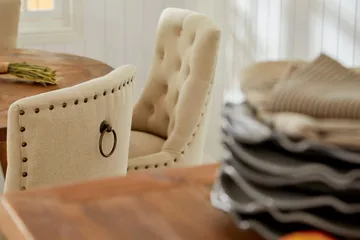 Lyon Matgrupp Rund med 4 st Viktoria Fåtölj - Trä / Beige - Products - Möbler - Bord & matgrupp - Matgrupp