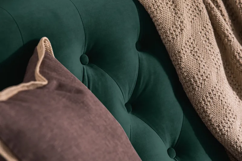 Howard Riviera Soffgrupp 3-sits + 2-sits Soffa + Fåtölj + Fotpall i Sammet - Grön - Products - Möbler - Soffa - Soffgrupp - Howard soffgrupp
