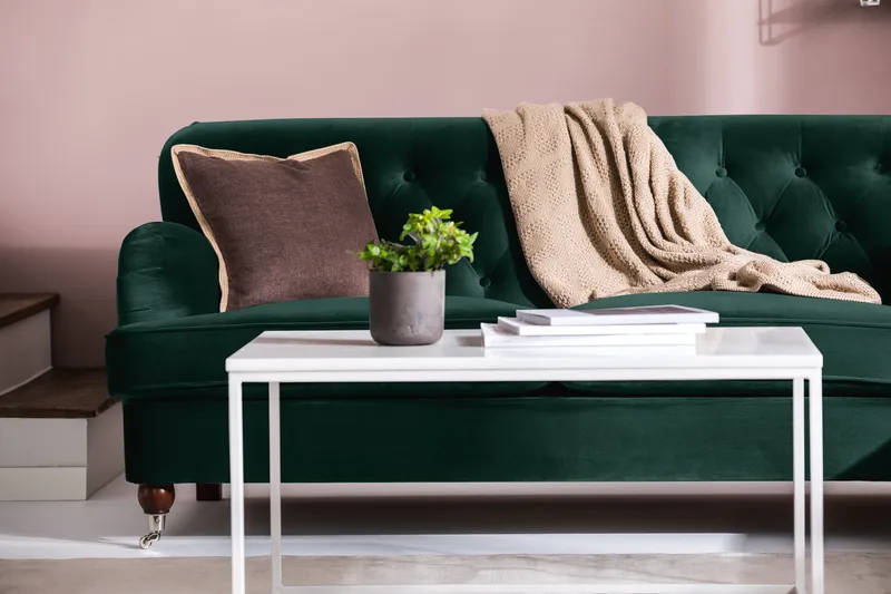 Howard Riviera Soffgrupp 3-sits + 2-sits Soffa + Fåtölj + Fotpall i Sammet - Grön - Products - Möbler - Soffa - Soffgrupp - Howard soffgrupp