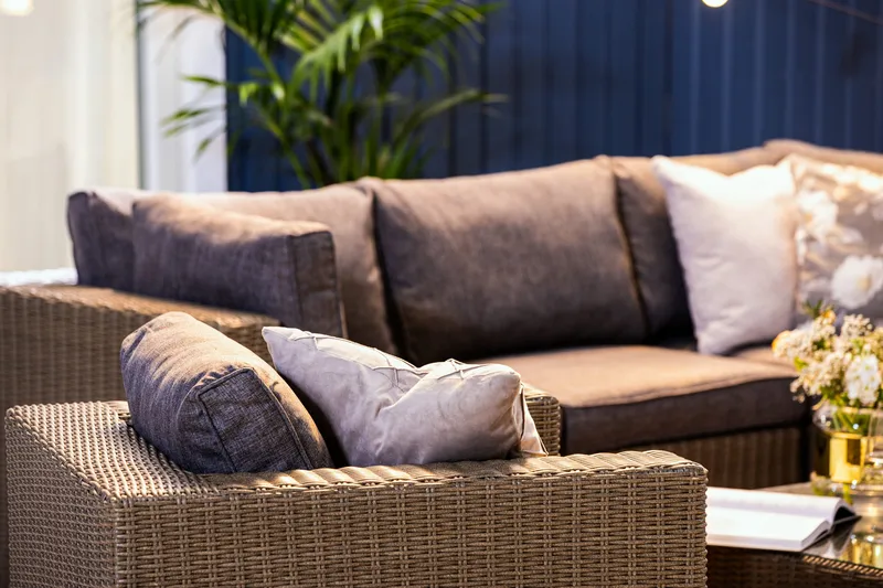 Marcus Loungegrupp - Brun / Svarta dynor - Products - Utemöbler & utemiljö - Loungemöbler - Loungeset & loungegrupp