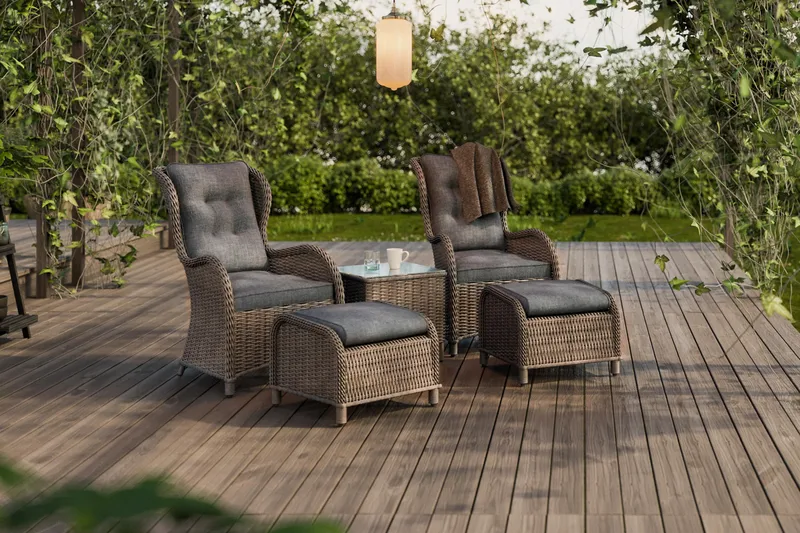 Marcus Caféset med 2 Öronlappsfåtöljer med Fotpall m Dyna - Grå - Products - Utemöbler & utemiljö - Utegrupp - Cafegrupp & cafeset