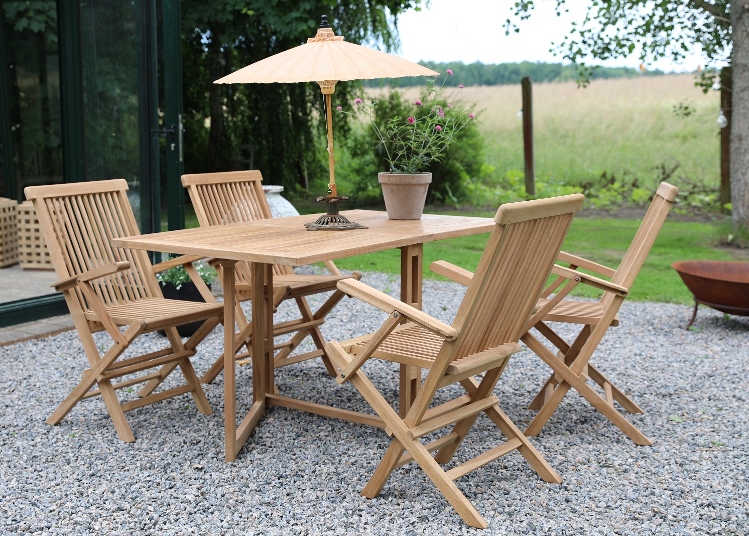 Salt� spisegruppe for uteplassen klaffbord med 4 stk. karmstoler - Teak