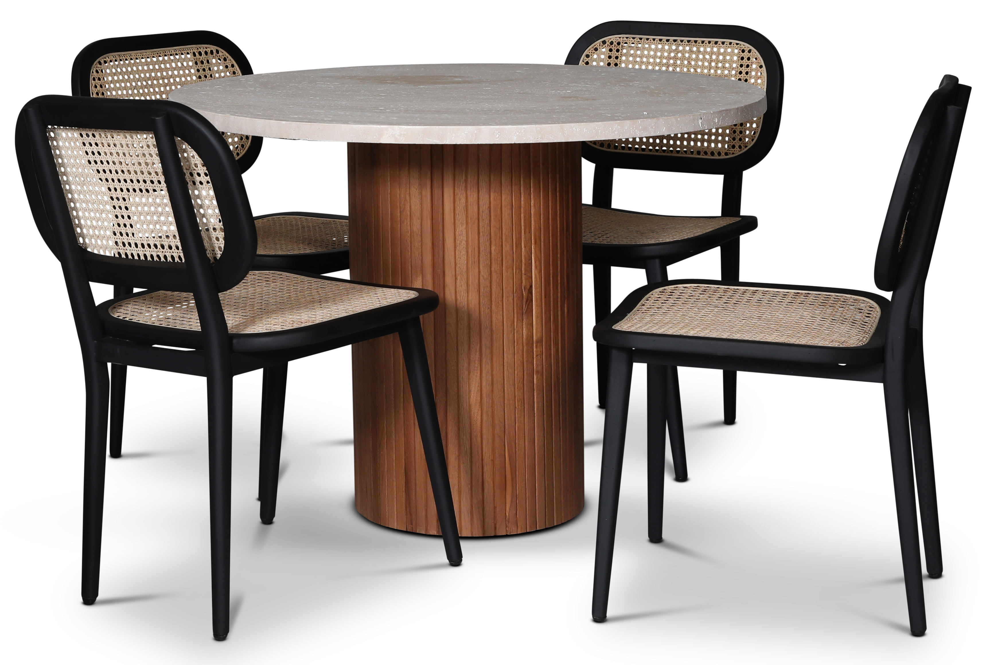 Decibel spisegruppe; rundt spisebord i travertin + 4 Siknäs stoler rotting Decibel spisegruppe; rundt spisebord i travertin + 4 Siknäs stoler rotting