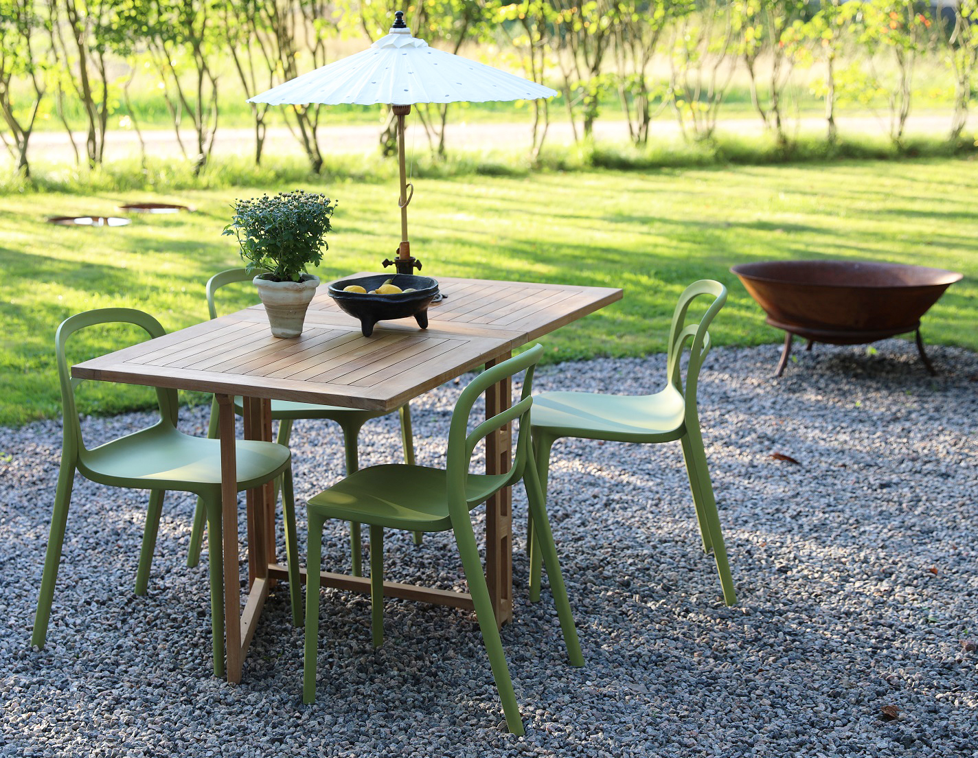 Spisegruppe Salt� teak: Slangbord i teak inkludert 4 stk. Nordan� stoler