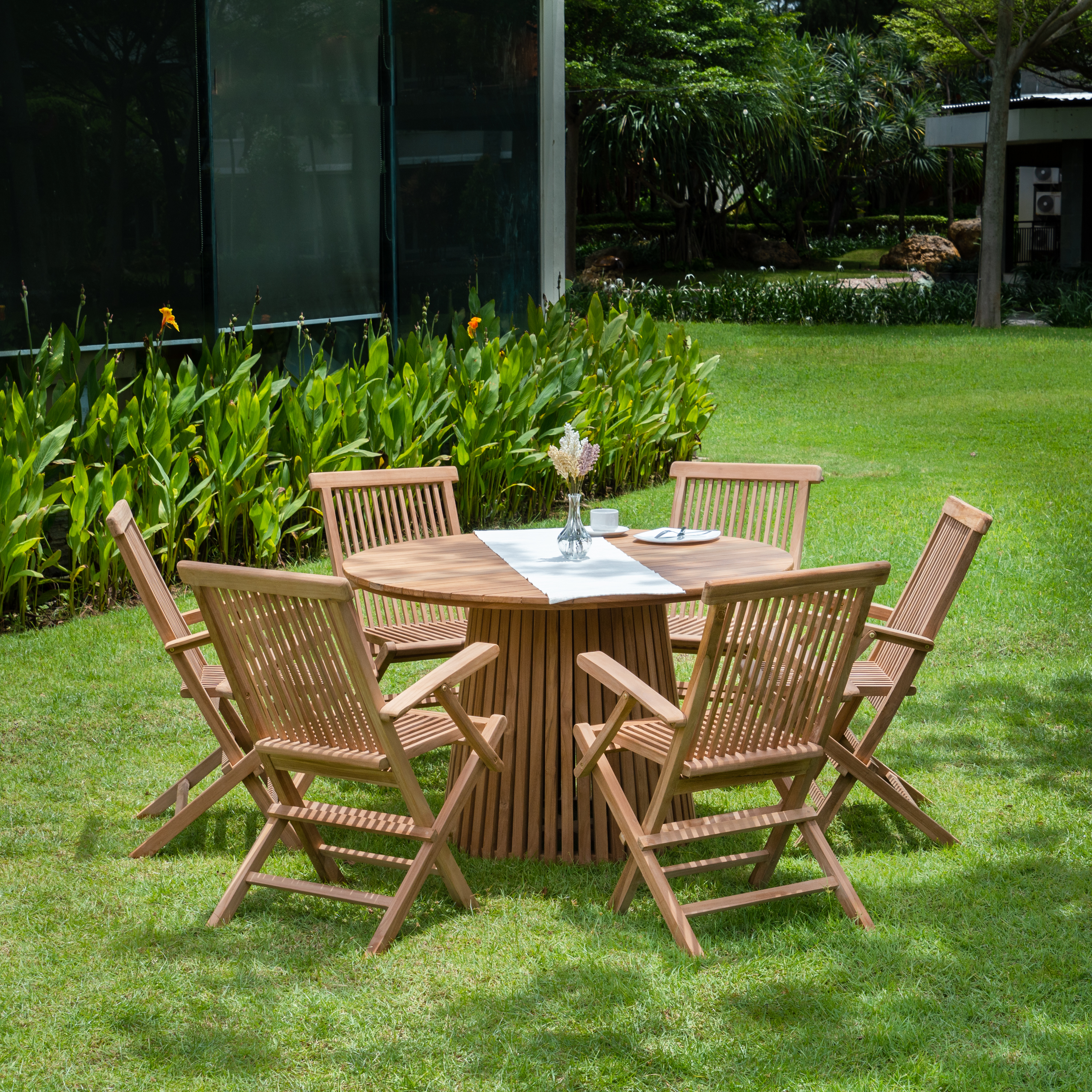 Utend�rsgruppe i teak: rundt bord med 6 lenestoler - Salt�