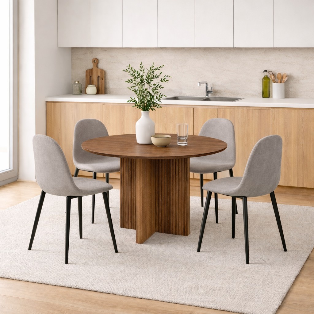 Spisegruppe Crossby bord �120cm i valn�tt med 4 Carisma spisestoler i lysegr� fl�yel