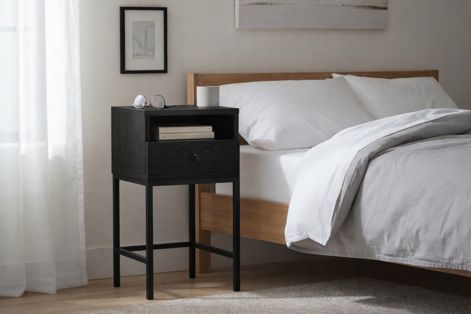 Nattbord Brooklyn i svart eikefiner - 35x28x70 cm Nattbord Brooklyn i svart eikefiner - 35x28x70 cm