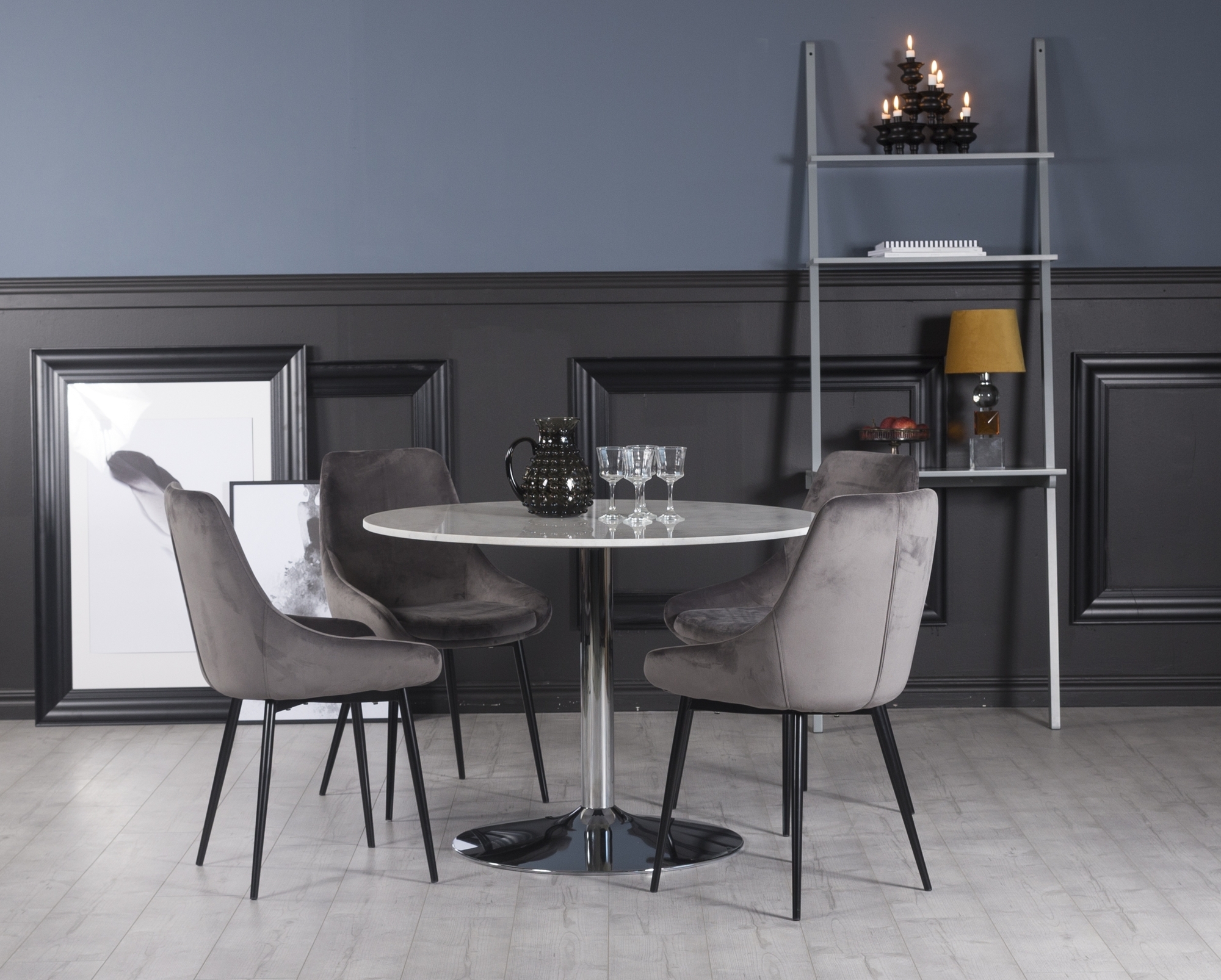 Plaza spisegruppe, marmorbord med 4 st Theo fløyelstoler - Grå/Hvit/Krom Plaza spisegruppe, marmorbord med 4 st Theo fløyelstoler - Grå/Hvit/Krom