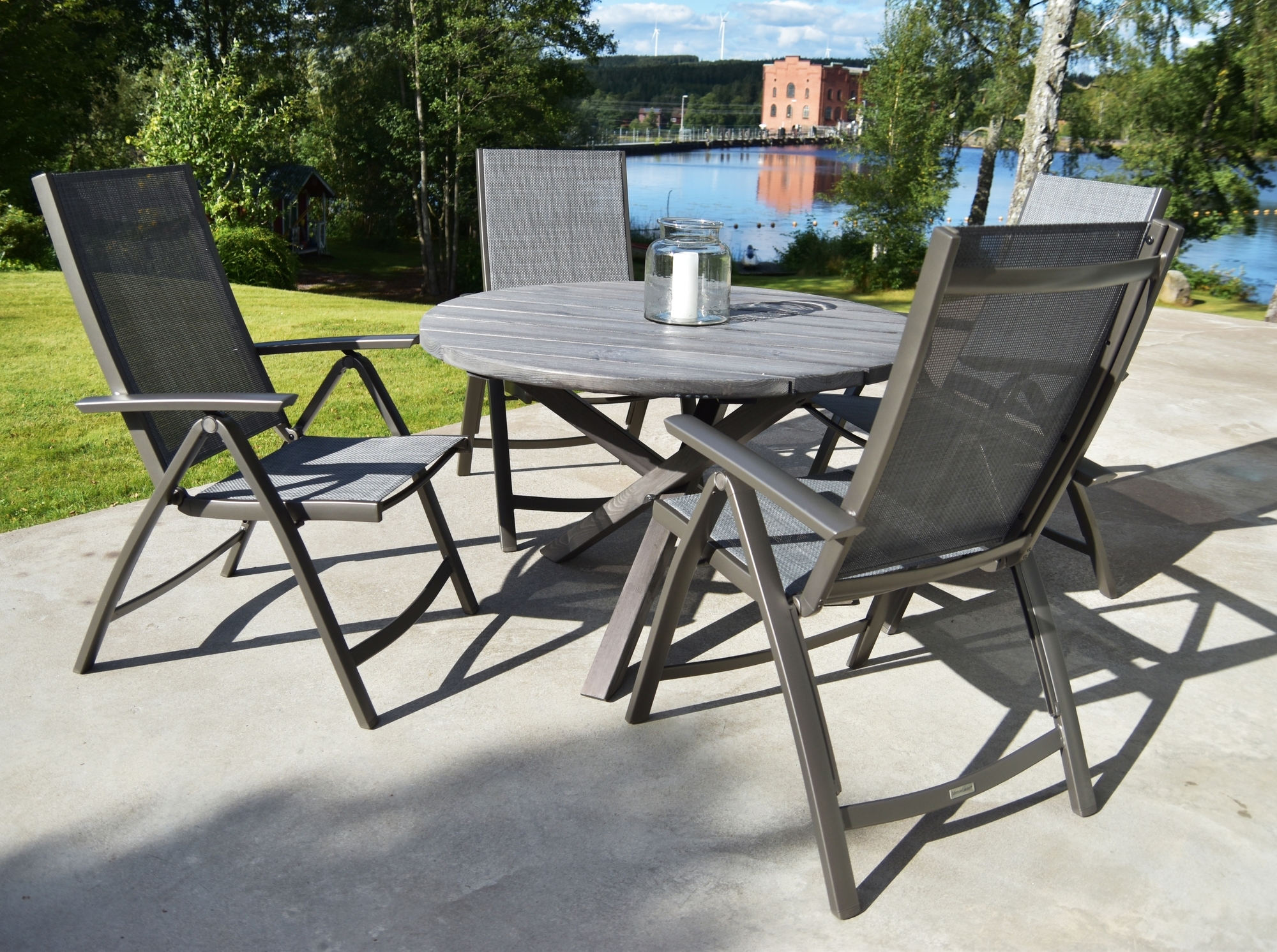 Scottsdale utegruppe. Bord på Ø112 cm inkl. 4 Solana posisjonsstoler - Shabby Chic-grå + Møbelrengjøring Scottsdale utegruppe. Bord på Ø112 cm inkl. 4 Solana posisjonsstoler - Shabby Chic-grå + Møbelrengjøring