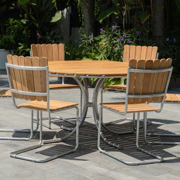 M�llan utegruppe i teak: 6 stoler med spisebord �130 cm