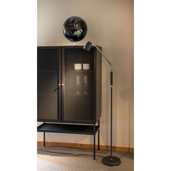 Gulvlampe Sandnes - Svart/krom Gulvlampe Sandnes - Svart/krom