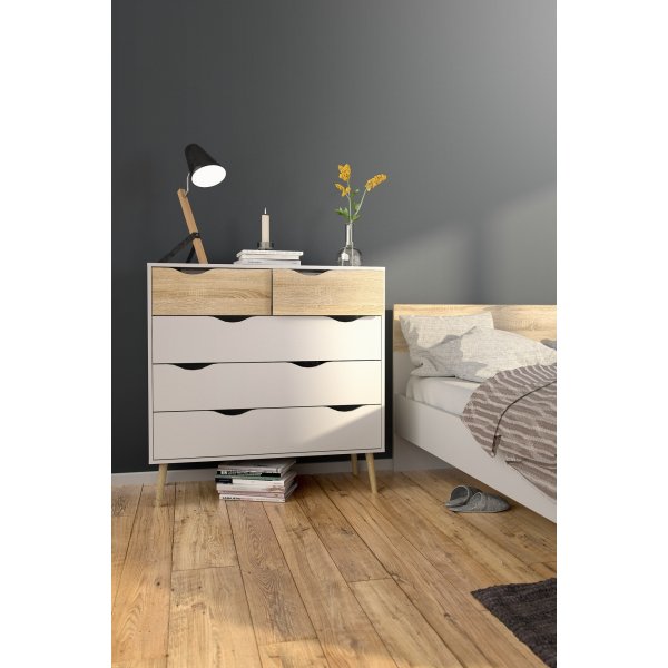 Oslo kommode med 5 skuffer - Hvit/eik Oslo kommode med 5 skuffer - Hvit/eik