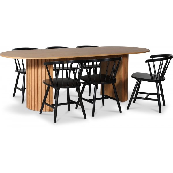 PiPi spisegruppe 230 cm inkl. 6 stk. Fr svarte karmstoler - Oljet eik