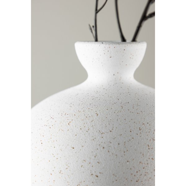 Rellis vase 20 x 24 cm - Sort/Hvit Rellis vase 20 x 24 cm - Sort/Hvit