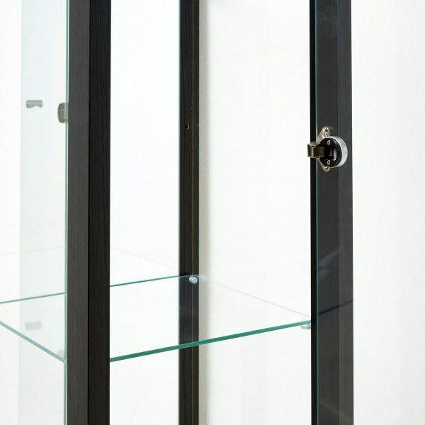 Optima vitrine & glasskap - svart (med speilbakstykke) + Møbelføtter Optima vitrine & glasskap - svart (med speilbakstykke) + Møbelføtter