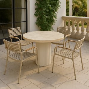 Utendørsgruppe: 4 stoler og spisebord Ø122 beige - Merca/Pino Utendørsgruppe: 4 stoler og spisebord Ø122 beige - Merca/Pino