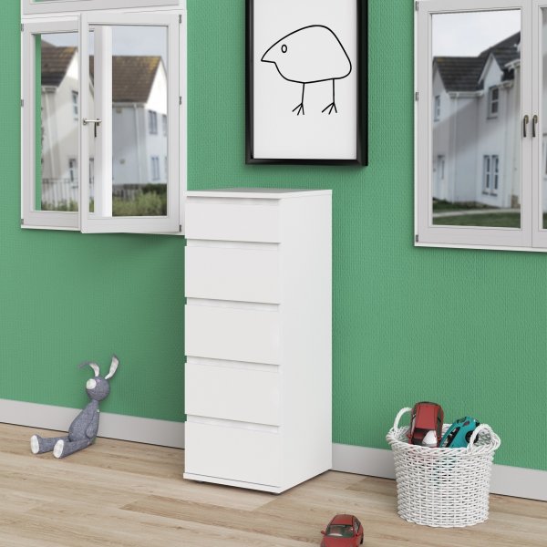 Nova kommode hvit med 5 skuffer 40 cm bred og 106,5 cm høy + Møbelføtter Nova kommode hvit med 5 skuffer 40 cm bred og 106,5 cm høy + Møbelføtter