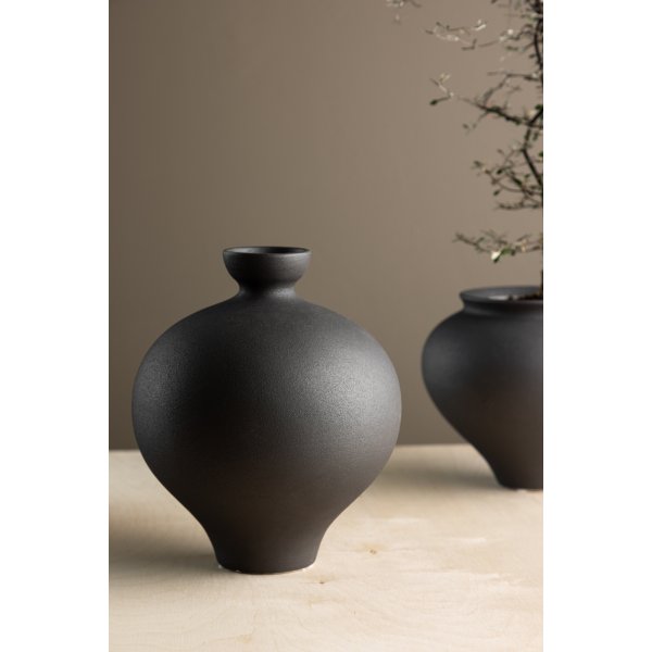 Rellis vase 20 x 24 cm - Sort Rellis vase 20 x 24 cm - Sort