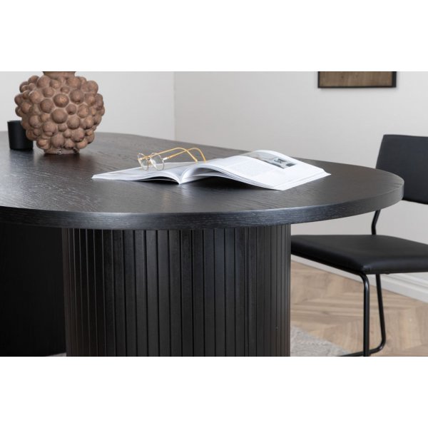 Inter ovalt spisebord - Svartbeiset eikefinr