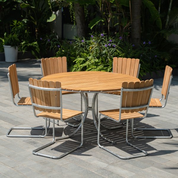 M�llan utegruppe i teak: 6 stoler med spisebord �130 cm