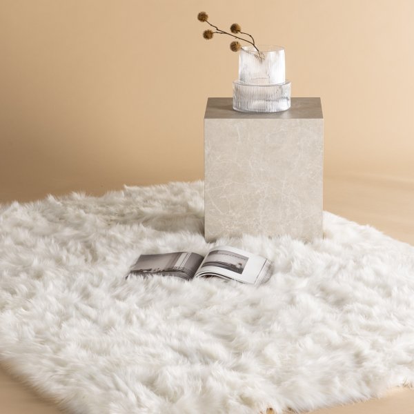 Katy fold 230 x 160 cm - Hvit fuskepels Katy fold 230 x 160 cm - Hvit fuskepels