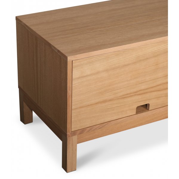 Alvaret mediebenk, 188 cm - Oljet eik Alvaret mediebenk, 188 cm - Oljet eik