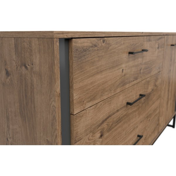 Loftskjenk - M�rk eik