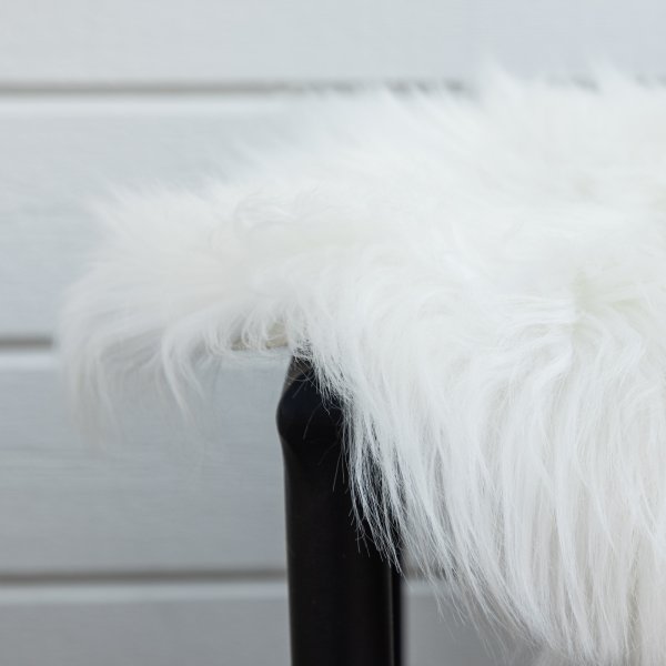 Katy trap 180 x 55 cm - Hvit fuskepels Katy trap 180 x 55 cm - Hvit fuskepels