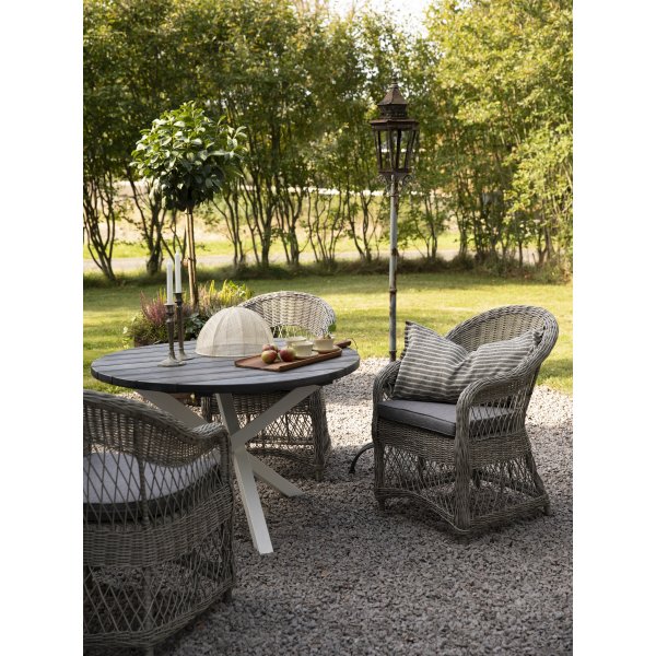 Utegruppe Marbella: Scottsdale rundt grå/hvitt spisebord Ø112 cm inkludert 4 Marbella lenestoler i grå syntetisk rotting Utegruppe Marbella: Scottsdale rundt grå/hvitt spisebord Ø112 cm inkludert 4 Marbella lenestoler i grå syntetisk rotting