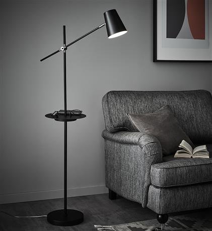 Linear gulvlampe med USB - Svart