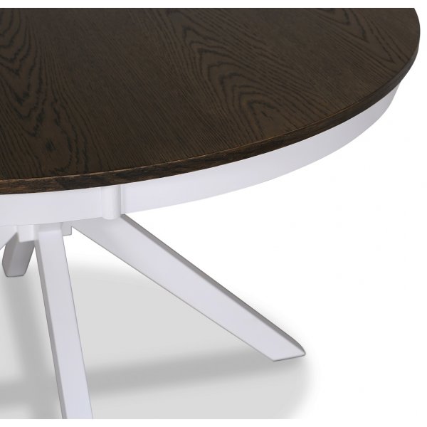 Skagen rundt spisebord 120 cm - Hvit / brunoljet eik Skagen rundt spisebord 120 cm - Hvit / brunoljet eik