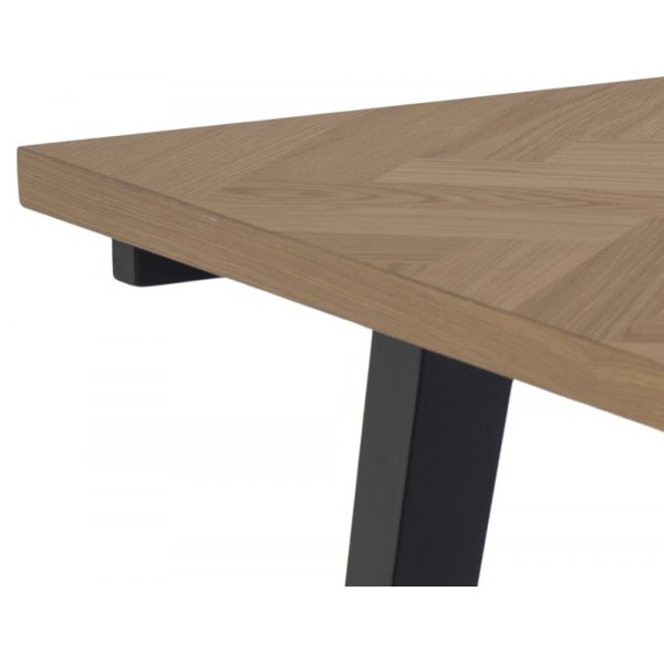 Skagen spisebord med fiskbeinsfinér - Eik + Tekstilrens for møbler Skagen spisebord med fiskbeinsfinér - Eik + Tekstilrens for møbler