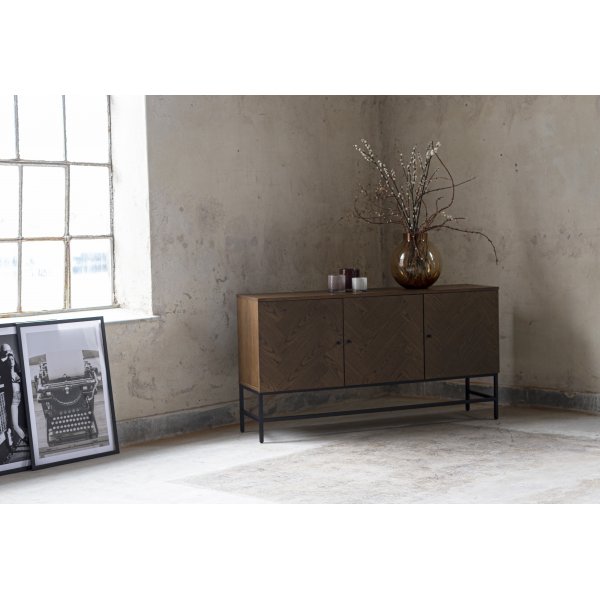 Edge 3.0 skjenk - Brunfarget sildbein Edge 3.0 skjenk - Brunfarget sildbein