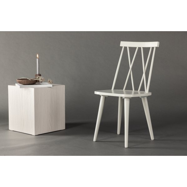 Mariette spisestol i flettet graktig