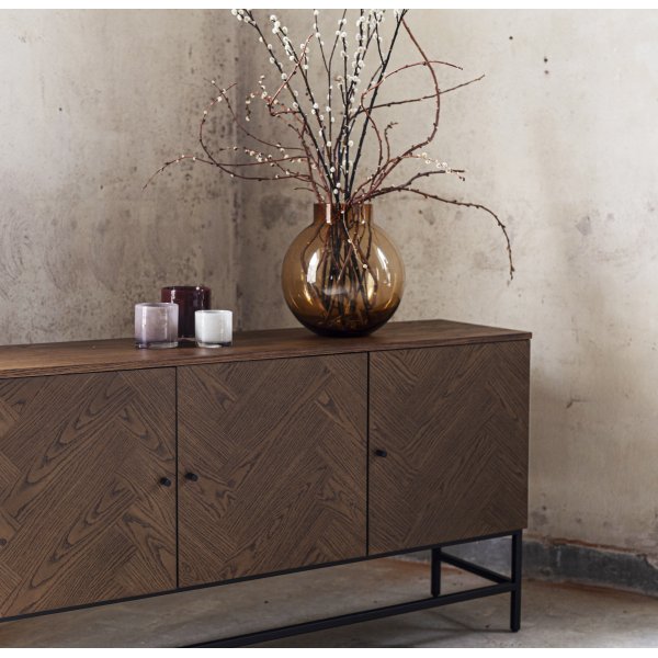 Edge 3.0 skjenk - Brunfarget sildbein Edge 3.0 skjenk - Brunfarget sildbein