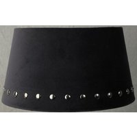 Velvet lampeskjerm med nagler 25 cm - Sort / Røykfarget Velvet lampeskjerm med nagler 25 cm - Sort / Røykfarget