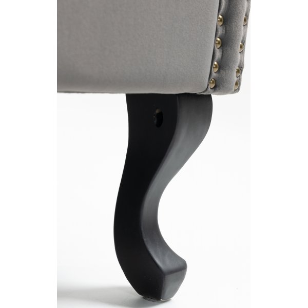 Øreklaff lenestol i grå fløyel Øreklaff lenestol i grå fløyel