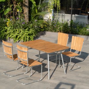Möllan utegruppe i teak: 4 stoler med spisebord 120x80 cm Möllan utegruppe i teak: 4 stoler med spisebord 120x80 cm