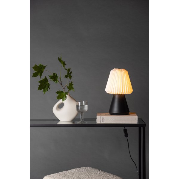 Fjällen bordlampe - Sort/Hvit Fjällen bordlampe - Sort/Hvit