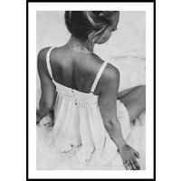 WOMAN IN DRESS - Plakat 50x70 cm WOMAN IN DRESS - Plakat 50x70 cm