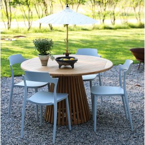Spisegruppe Saltö teak: Teakbord rundt 120 cm inkludert 4 stk. Abbe stoler Spisegruppe Saltö teak: Teakbord rundt 120 cm inkludert 4 stk. Abbe stoler
