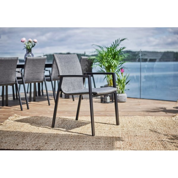 Breda spisestol - Svart + Tekstilrens for møbler Breda spisestol - Svart + Tekstilrens for møbler