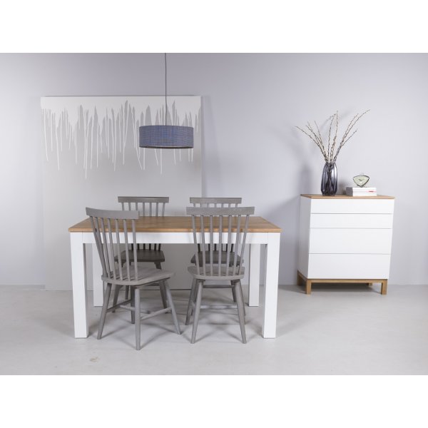 Dalarö spisegruppe 140 cm bord hvit/eik + 4 grå utkragende stoler Dalarö spisegruppe 140 cm bord hvit/eik + 4 grå utkragende stoler