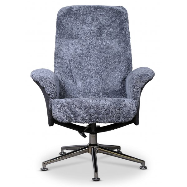 Times lenestol med fotskammel (Recliner) - Lysegrått saueskinn Times lenestol med fotskammel (Recliner) - Lysegrått saueskinn