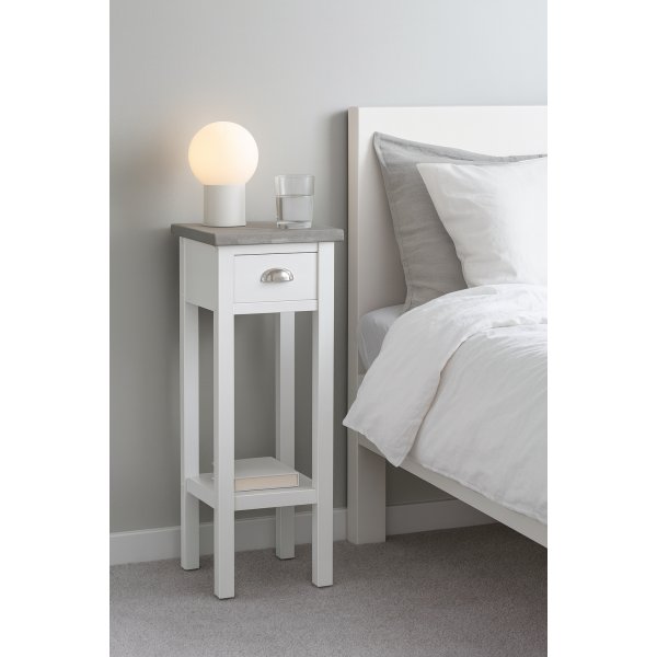 Nattbord Hugo Small - 70 cm (hvit med bertongtopp) + Tekstilrens for møbler Nattbord Hugo Small - 70 cm (hvit med bertongtopp) + Tekstilrens for møbler