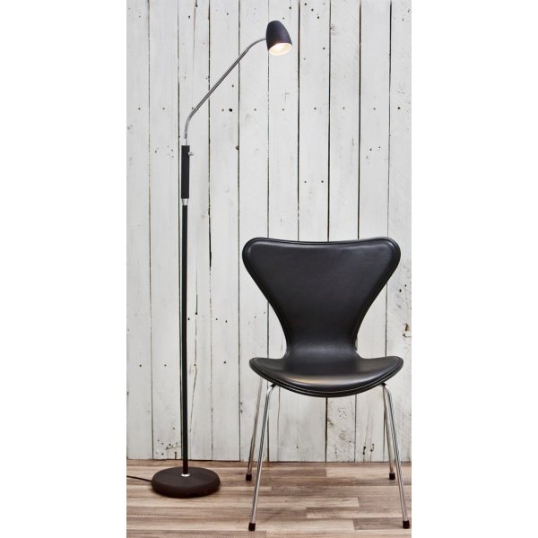 Gulvlampe Sandnes - Svart/krom Gulvlampe Sandnes - Svart/krom