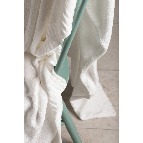 Nemy pledd, 130x170 cm - Hvit Nemy pledd, 130x170 cm - Hvit