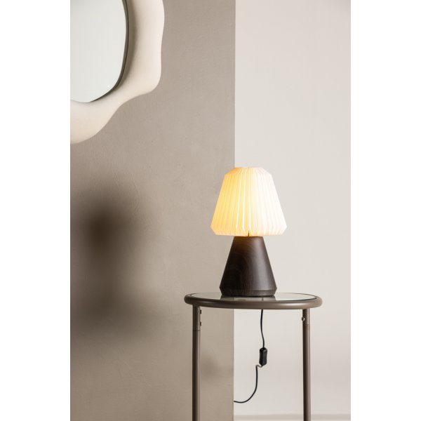 Fjällen bordlampe - Valnøtt/Hvit Fjällen bordlampe - Valnøtt/Hvit