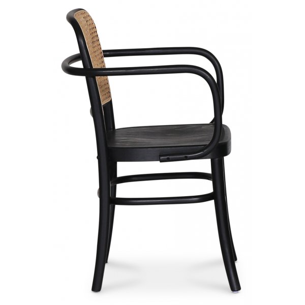 Omni spisegruppe, rundt spisebord Ø130 cm inkludert 4 stk. Nemis sorte karmstoler - Whitewash Omni spisegruppe, rundt spisebord Ø130 cm inkludert 4 stk. Nemis sorte karmstoler - Whitewash